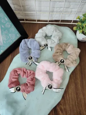 Diamond charm woolen scrunchies