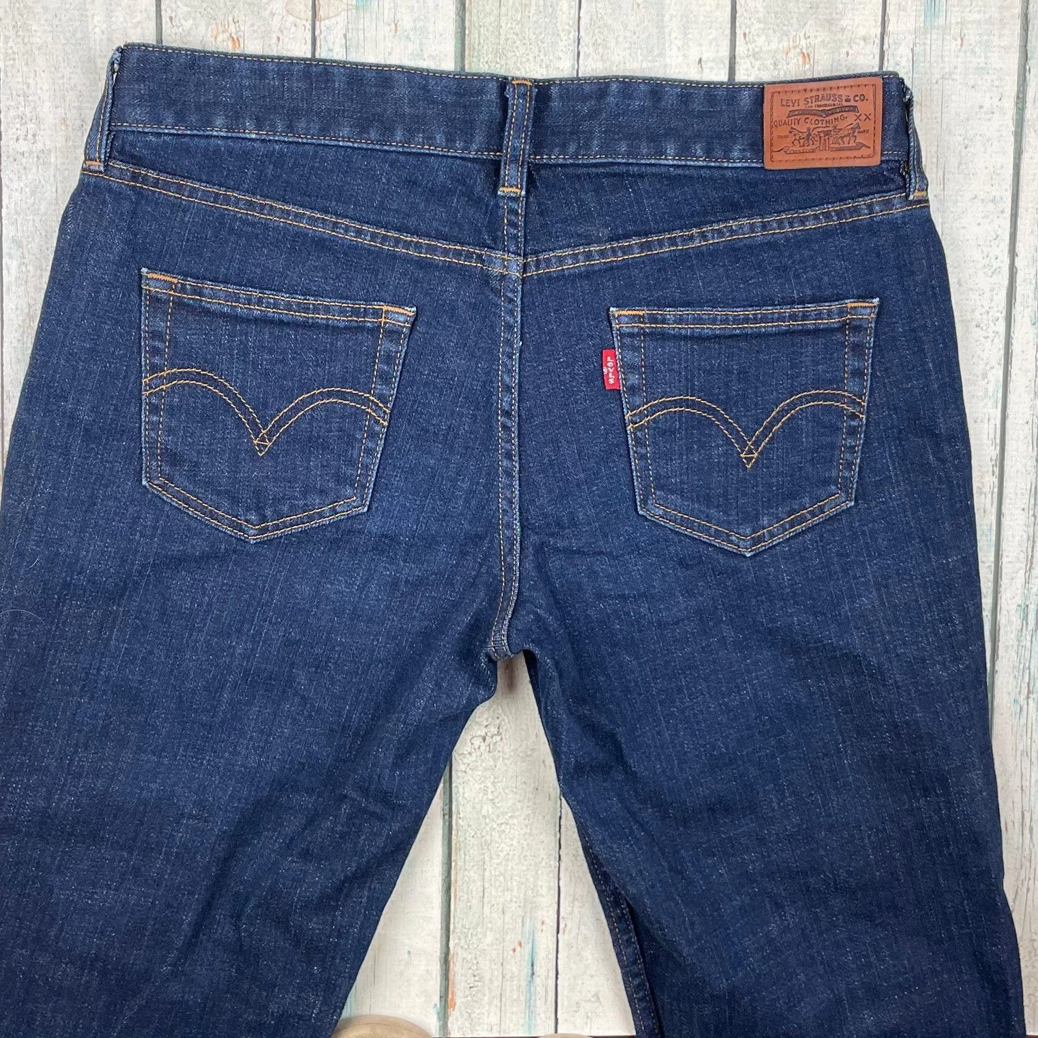 Ladies Levis Crop Denim Jean /Long Shorts   - Size 30