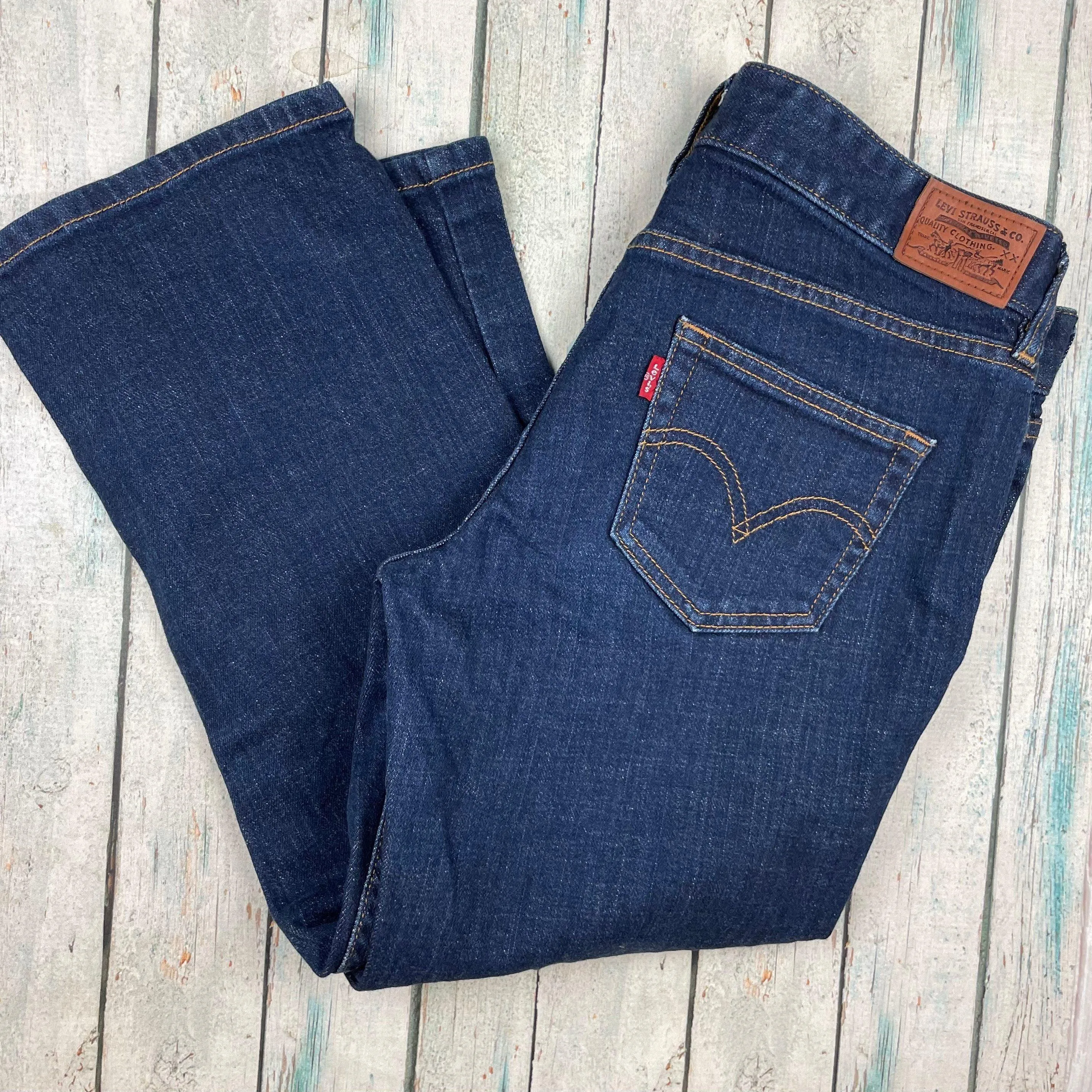 Ladies Levis Crop Denim Jean /Long Shorts   - Size 30